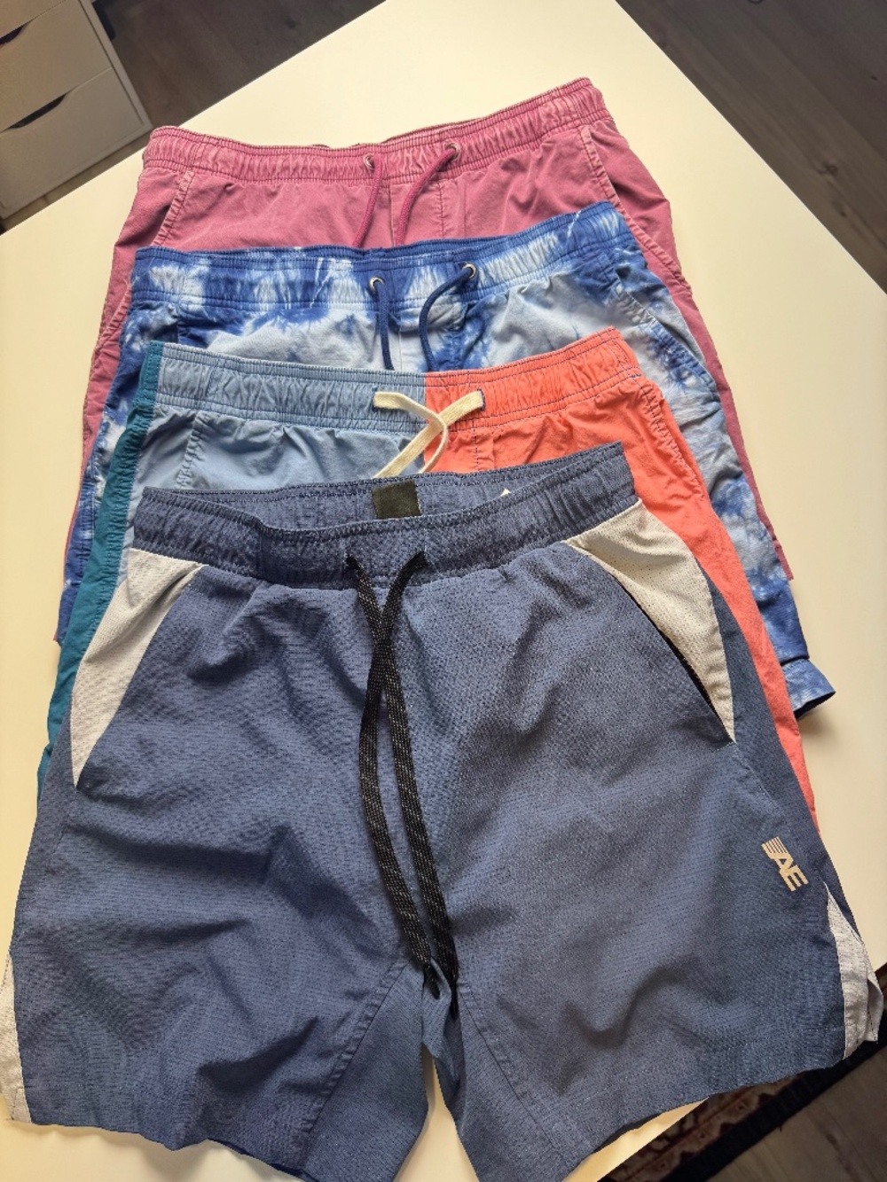 bundle 4 pairs American Eagle pull on shorts